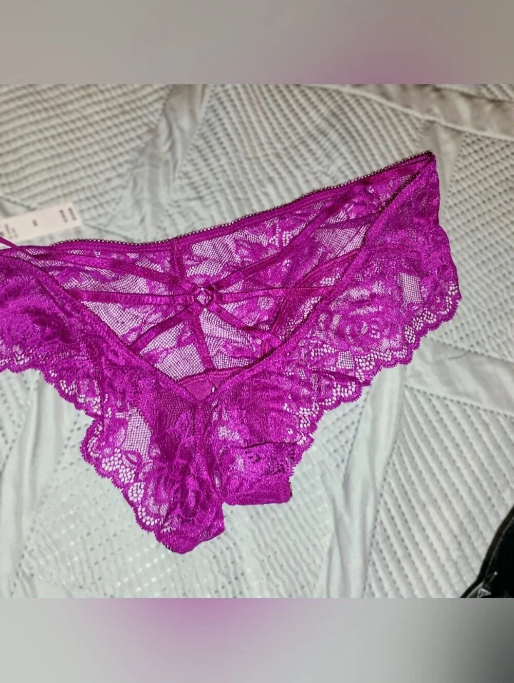 Victoria's Secret Strappy Back Crotchless Lace Cheeky Underwear Size Medium